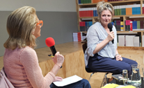 Eva Novotny im Gespr�ch mit Gertraud Klemm